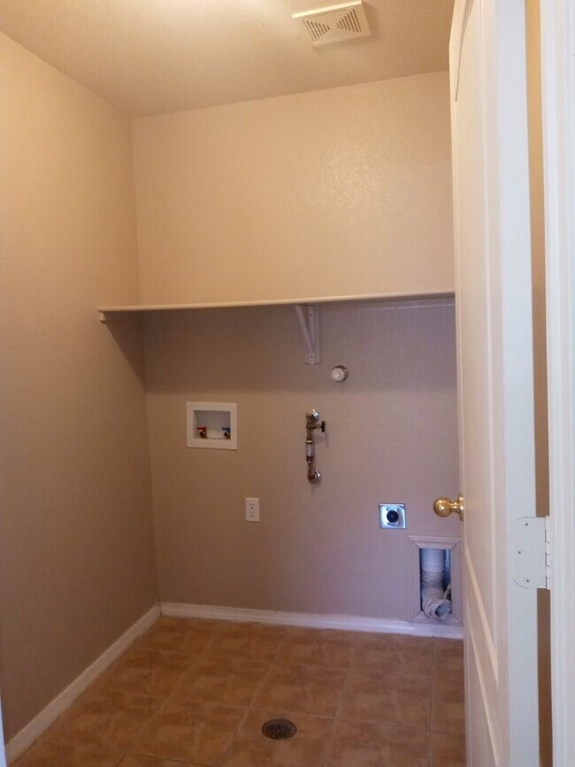 Building Photo - 9900 Sunshine Mesa Dr NW