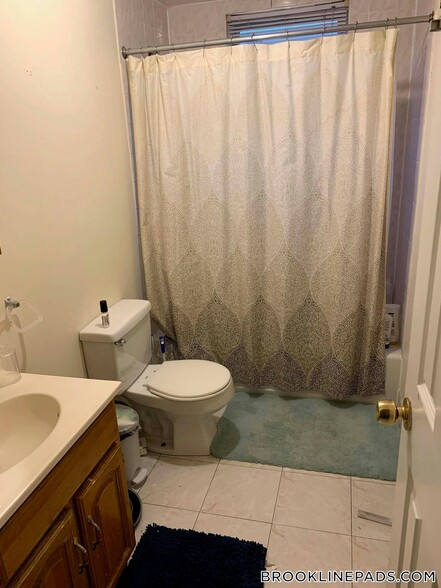 Building Photo - 216 Freeman St