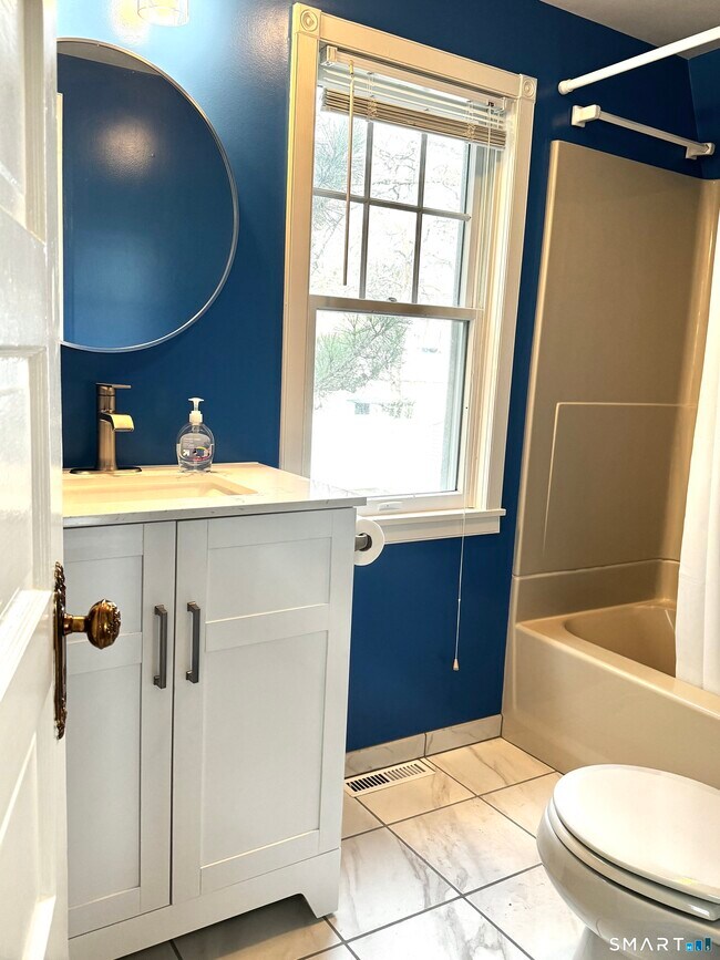 Building Photo - 22 Hillside Ave