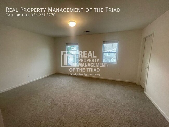 Building Photo - 207 Solacium Ln