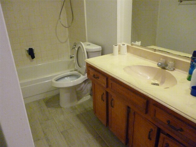 Building Photo - 2822 Mesquite Dr