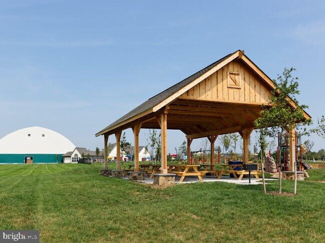 Building Photo - 513 Parkland Dr