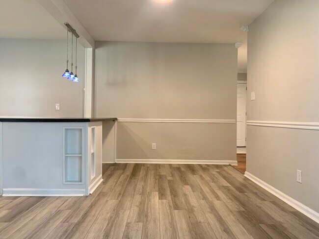 Building Photo - 3 BEDROOM HOME FOR RENT IN OAKWOOD FARMS!