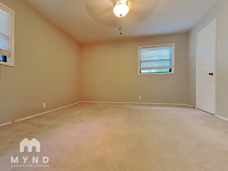 Building Photo - 925 Warren Way