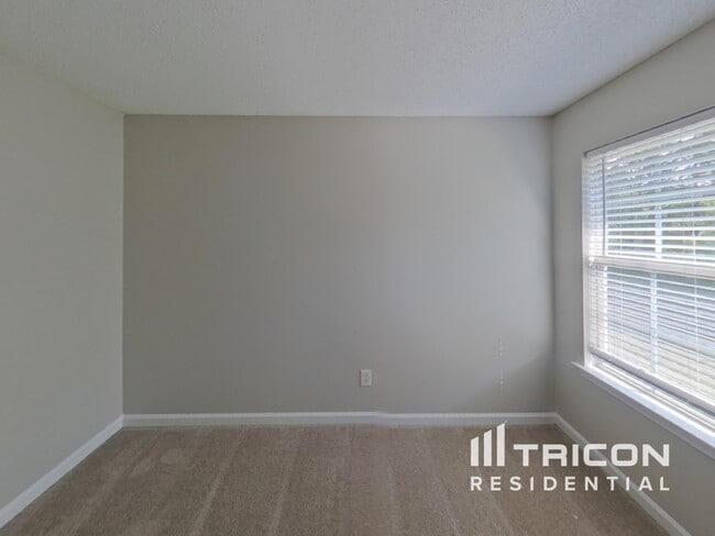 Building Photo - 5753 Village Loop