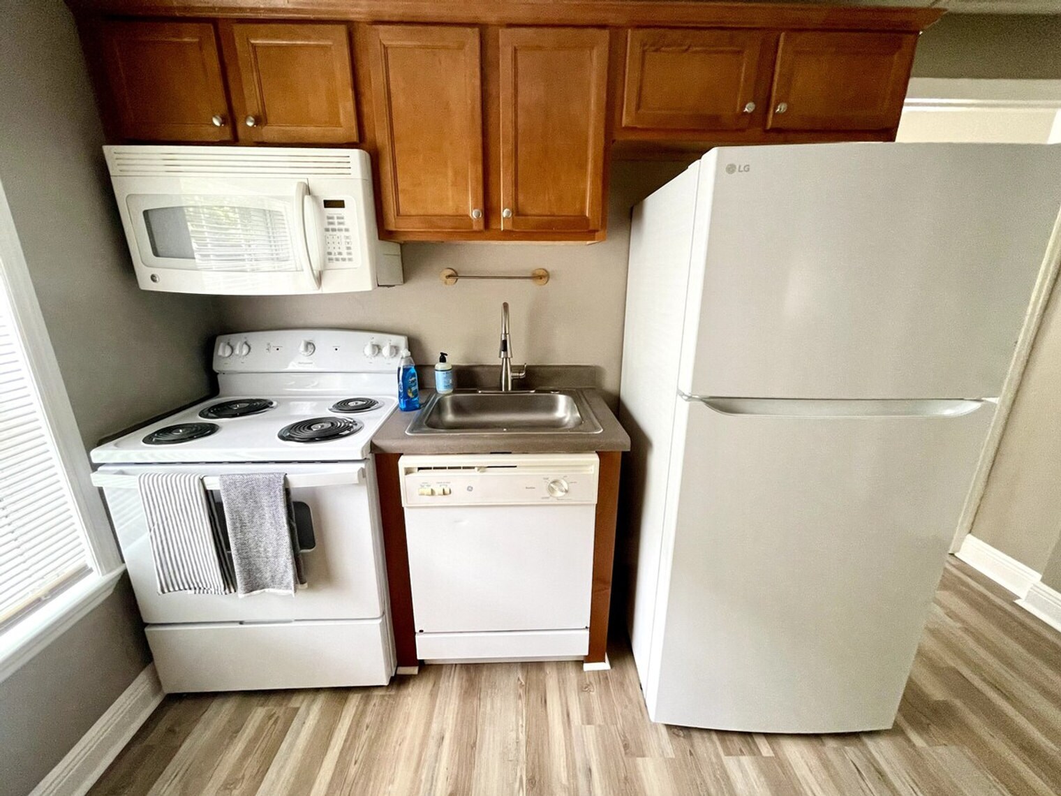 Building Photo - 1004 Buena Vista Dr