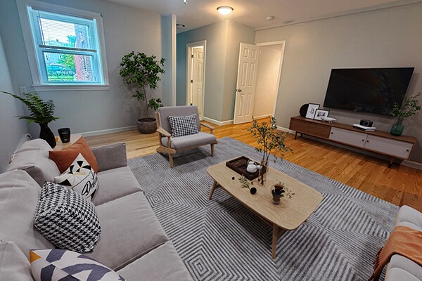 Primary Photo - 21 Lambert St