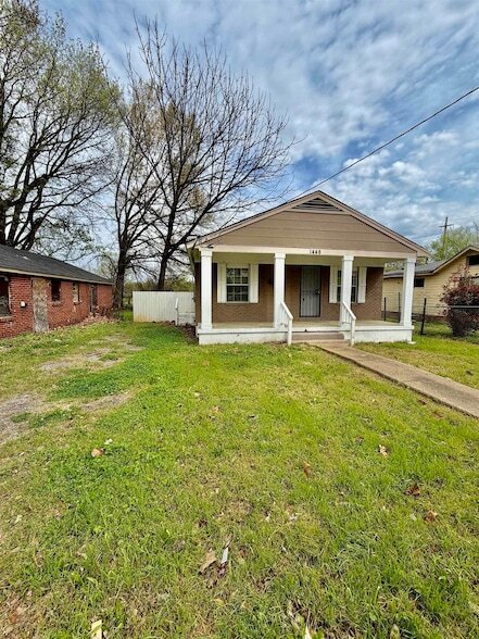 Building Photo - 1448 Menager Rd