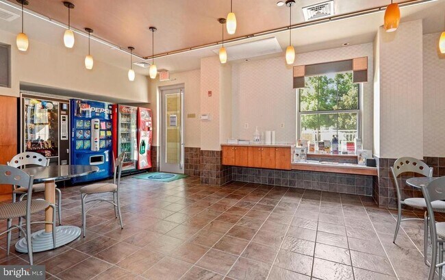 Building Photo - 11800 Sunset Hills Rd