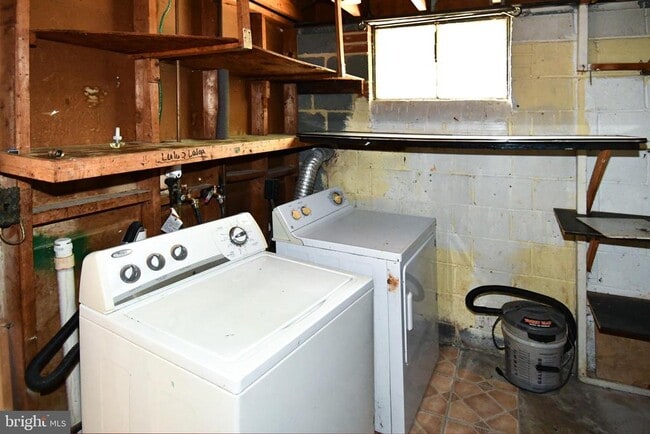 Building Photo - 14105 Robinson Ct