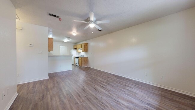 Building Photo - 3611 Elaine Dr