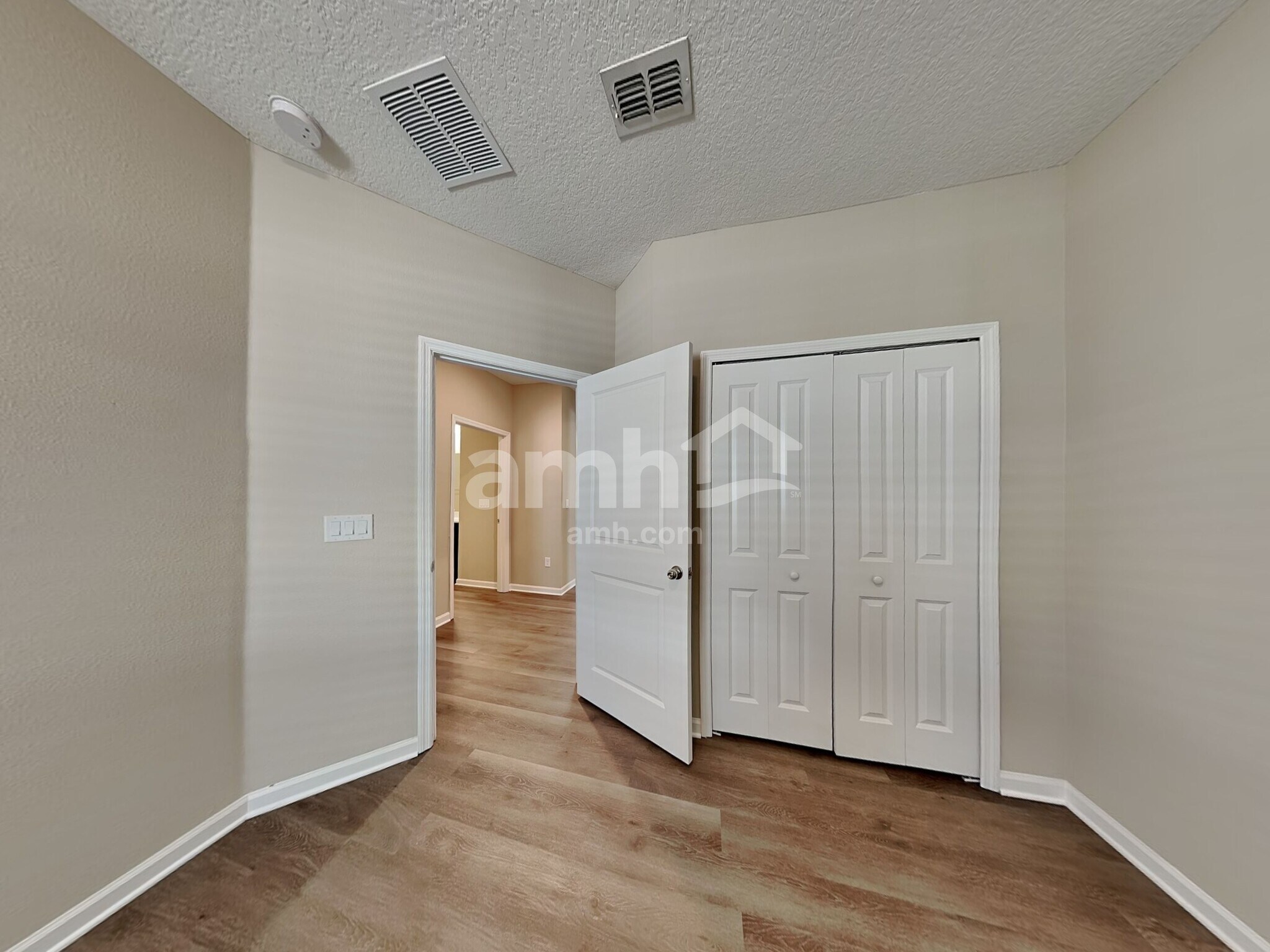 Building Photo - 245 Hemlock Pt