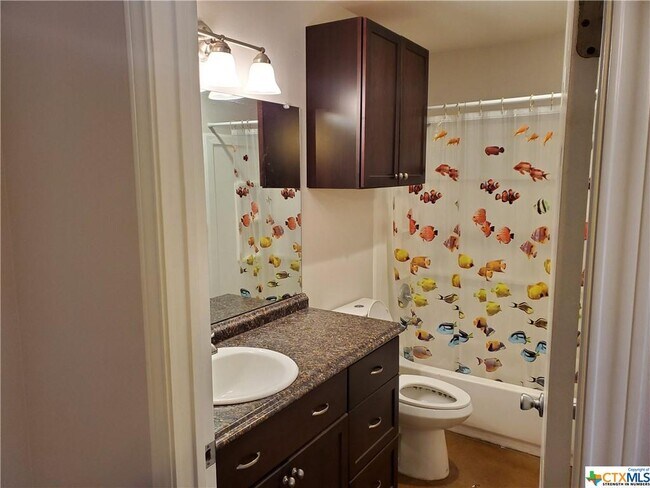 Building Photo - 1037 W Court St