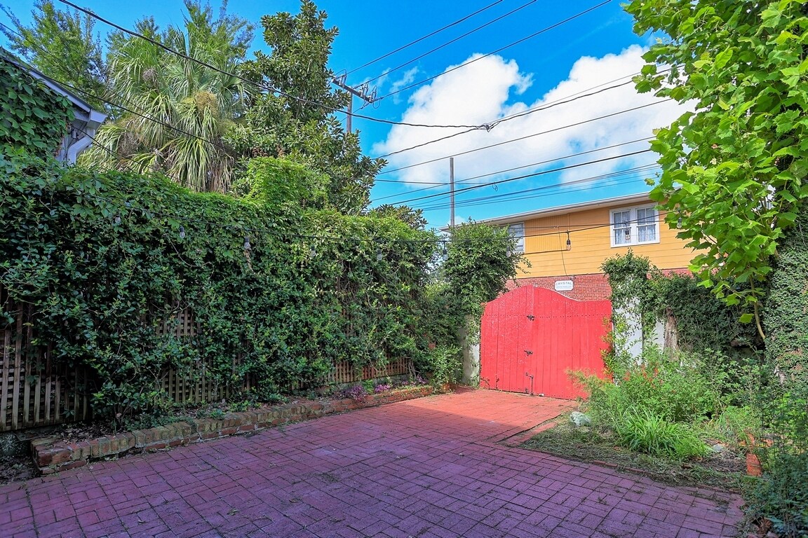 Building Photo - 403 Tattnall St