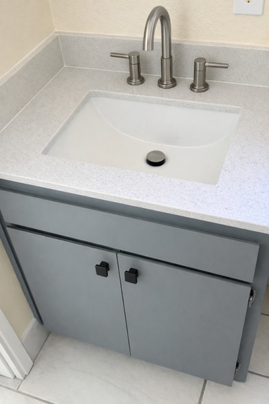 Building Photo - 611 North School street