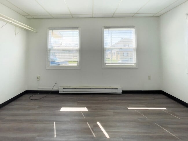 Building Photo - Charming 1-Bedroom Apartment Near Ball State!