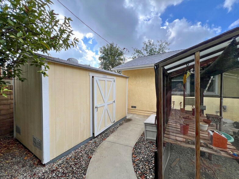 Building Photo - 11043 Babbitt Ave