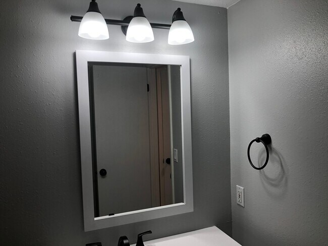 Building Photo - 44 S 1450 W