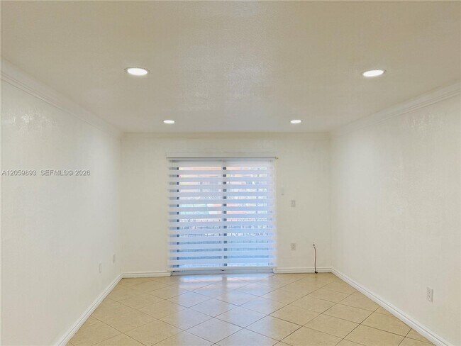 Building Photo - 1100 W 35th St