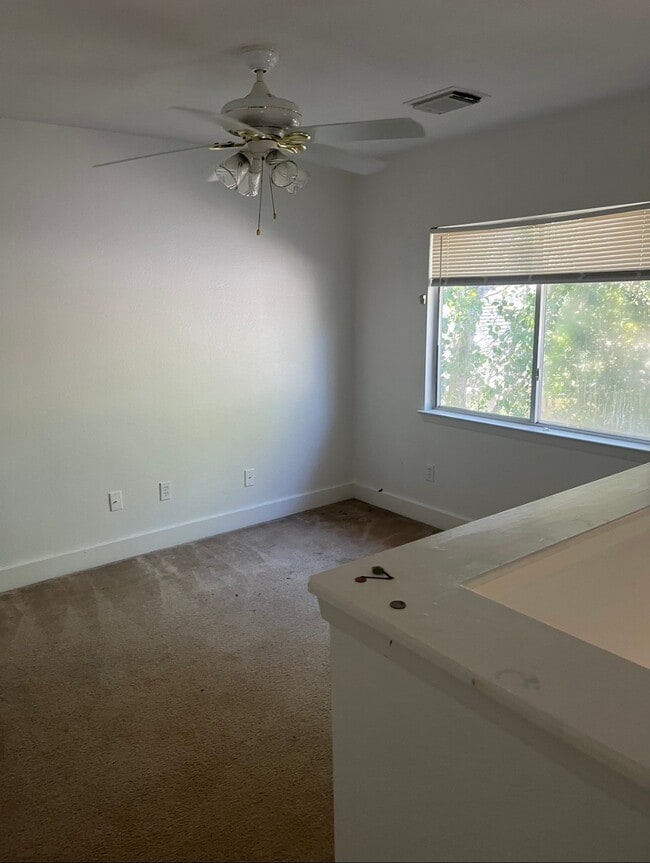 Building Photo - 809 Dragonfly Dr