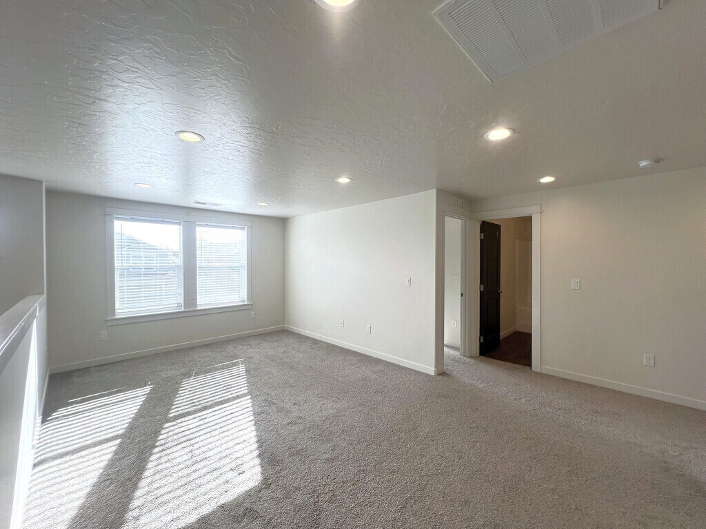 Building Photo - 3315 S Cabin Creek Way