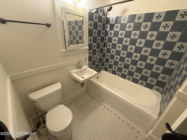 Building Photo - 436 Main St