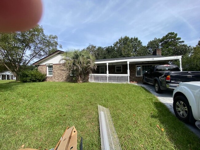 Primary Photo - Brick Ranch in Willowbrook