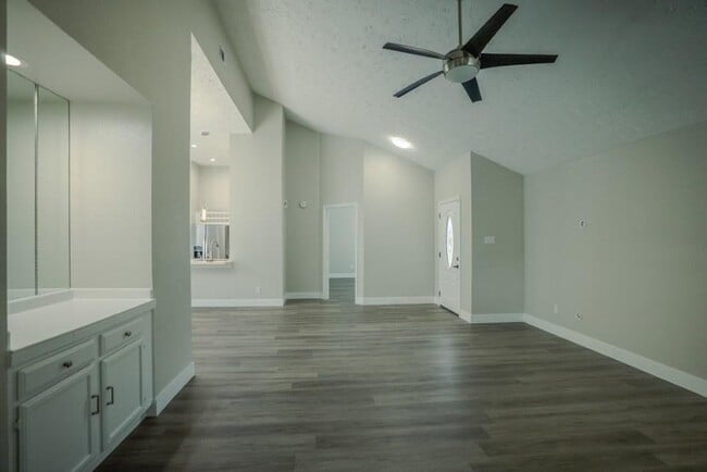 Building Photo - 3411 Hollandale Dr