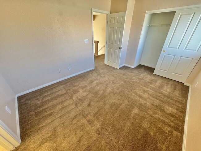 Building Photo - Charming home in a desirable Henderson neighborhood