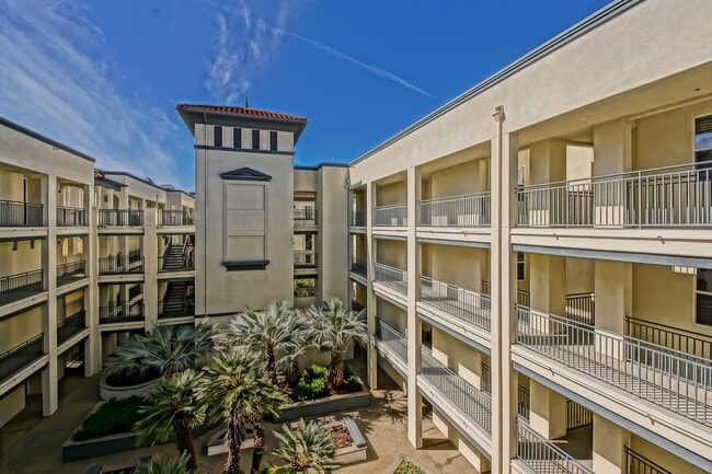 Building Photo - Bright & Airy, Recently Updated 3rd Floor Apartment in the Catalina Building Across from Central ...