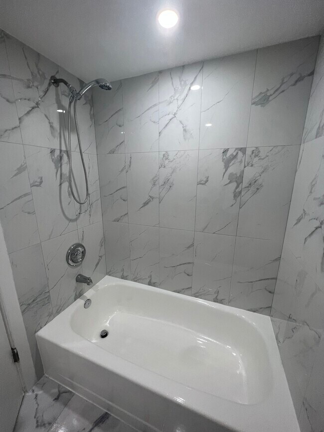 Building Photo - 1021 Adams Ave