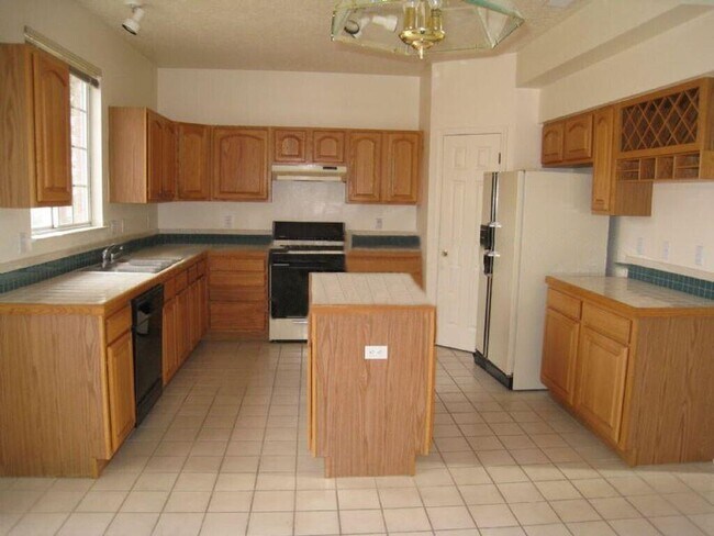 Building Photo - 8700 Oakcrest Pl NW