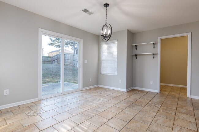 Building Photo - 2415 Bell Manor Dr SW