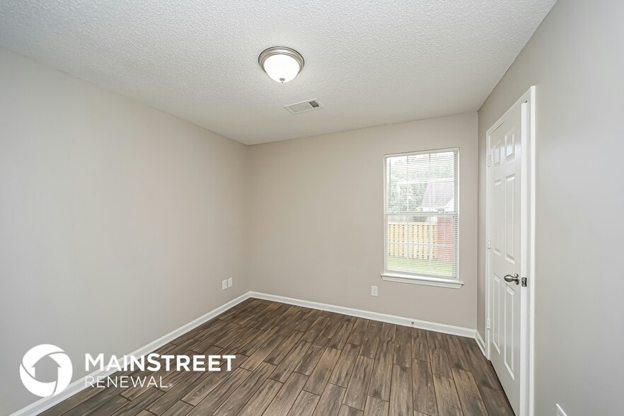Building Photo - 1048 Cross Wood Ln