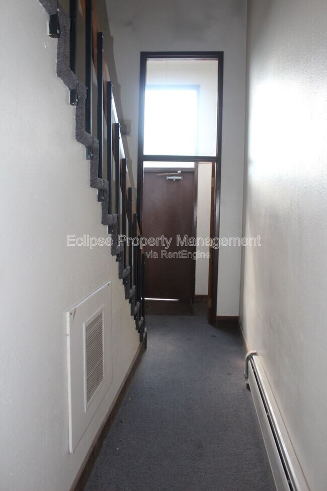 Building Photo - 502 Bell Ct