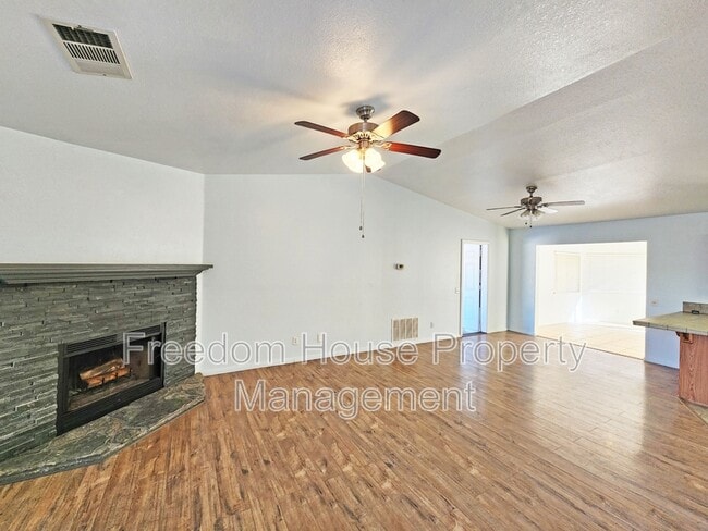 Building Photo - 2341 Yakima Ave