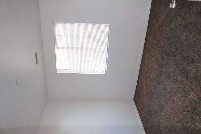Building Photo - Spacious 4-Bedroom Home in North Fontana –...