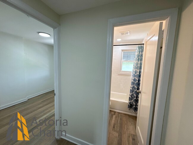 Building Photo - Cozy 2-Bedroom Home with Modern Updates & ...