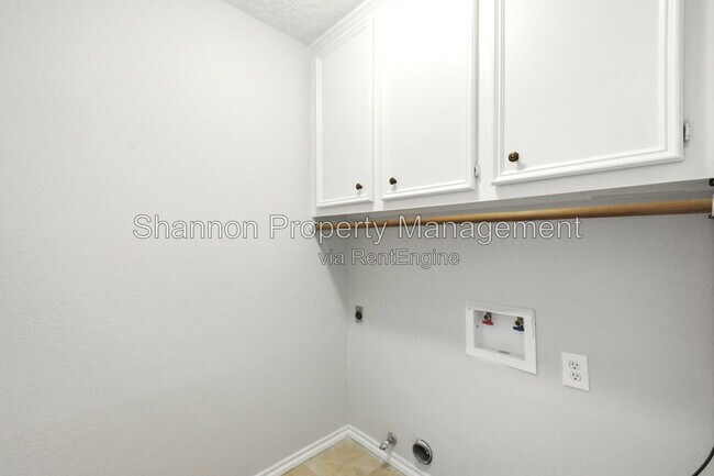 Building Photo - 7239 N Hearthstone Green Dr
