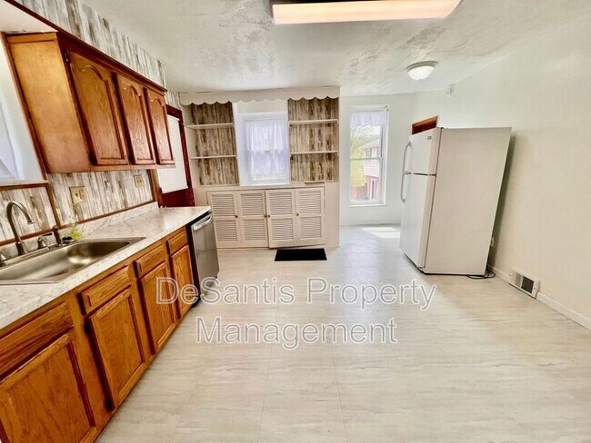 Building Photo - 212 N Highland Ave