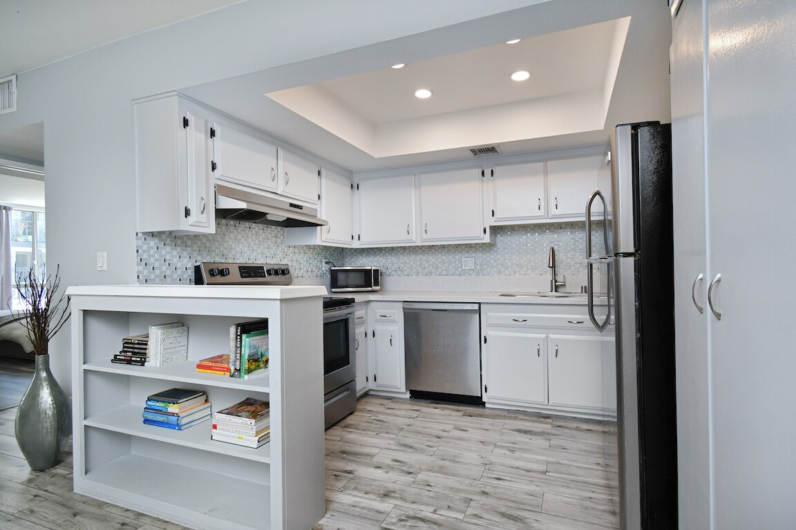 Building Photo - 1351 N Crescent Heights Blvd