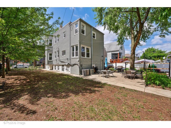 Building Photo - 3750 W Cortland St