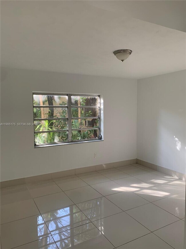 Building Photo - 315 Majorca Ave