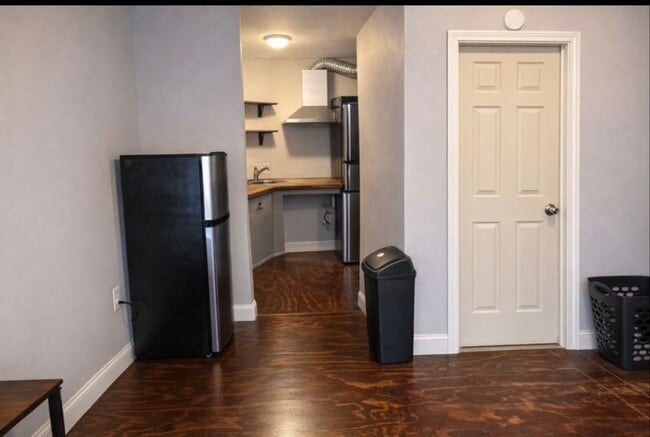 Building Photo - 13915 Archwood St