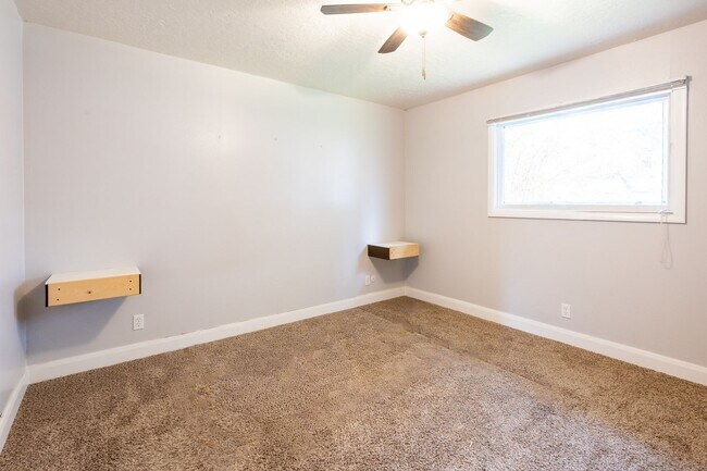 Building Photo - 4 BED 2 BATH HOME WITH BONUS ROOM IN IDAHO FALLS