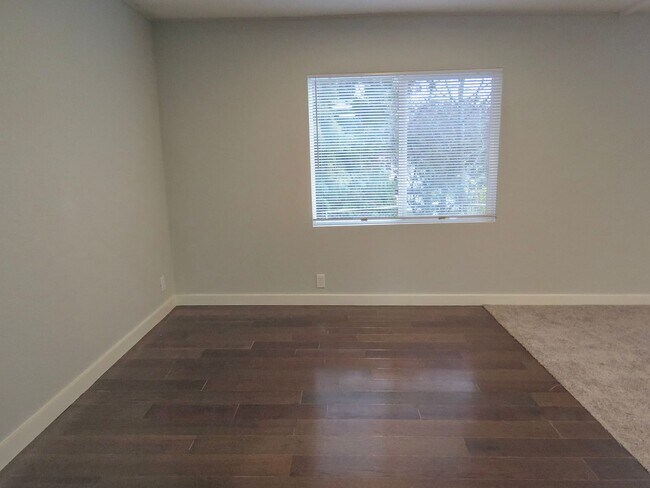 Building Photo - Century Meadows Home Available Now- Aurora