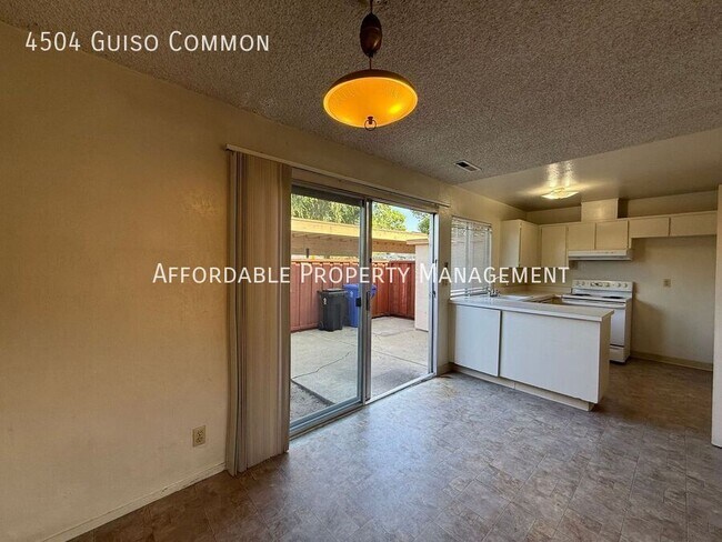 Building Photo - 4504 Guiso Common