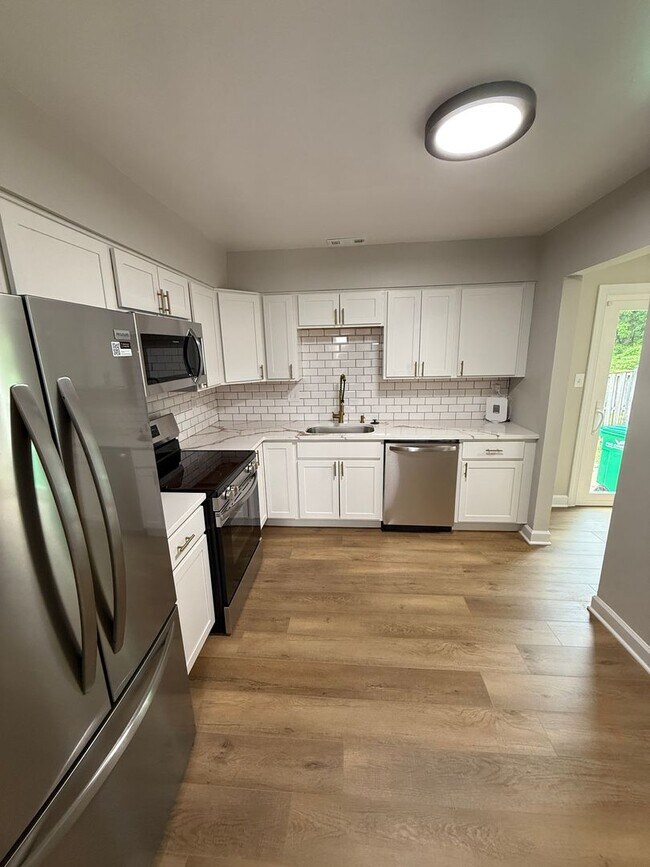 Building Photo - 5853 Suitland Rd
