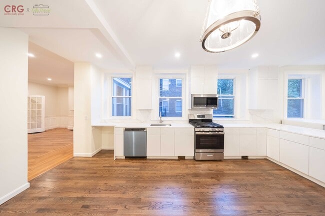 Building Photo - 1726 Beacon St