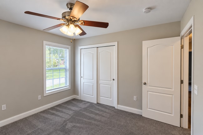 Building Photo - 1566 Lake Villa Cir